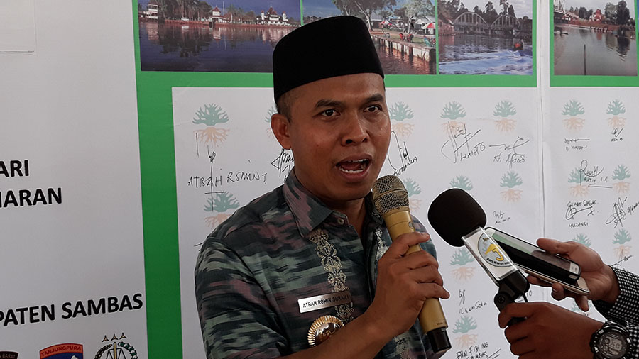bupati-sambas-atbah-romin-suhaili_20170929_151816.jpg