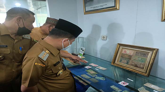 bupati-sambas-satono-dan-wakil-bupati-sambas-fahrur-rof-sf-s.jpg