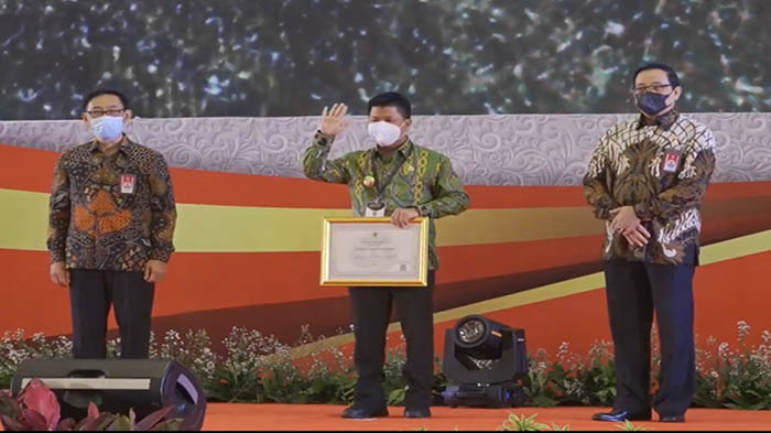 Pemkab Sambas Raih Anugerah Meritokrasi 2021 Kategori Baik dalam Penerapan Sistem Merit