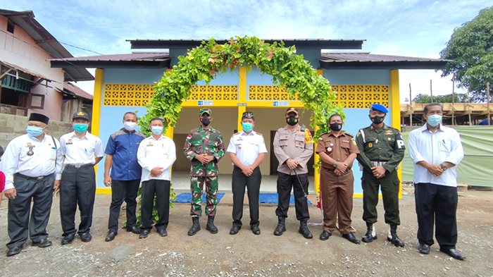bupati-sanggau-paolus-hadi-saat-foto-bersama-pejabat-lainya-i.jpg
