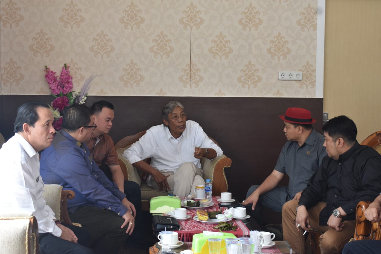 bupati-sintang-jarot-winarno-menerima-kunjungan-kerja-komisi-iv-dprd.jpg