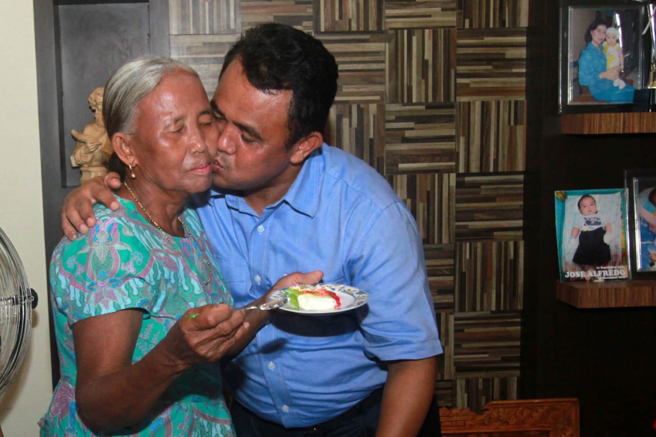 Doa Restu Sang Ibu untuk Perjuangan Suryadman Gidot di Pilgub Kalbar