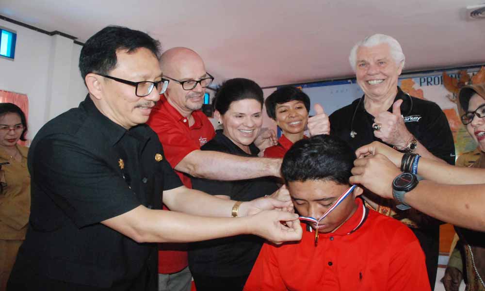 500 Penyandang Tuna Rungu Kalbar Terima Alat Bantu Dengar