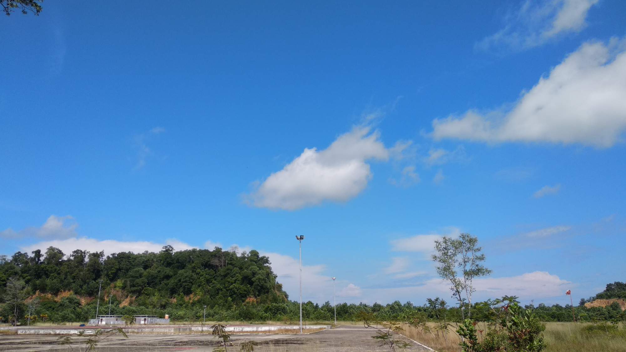 cuaca-cerah-terlihat-menyelimuti-wilayah-sukadana-kayong-utara-kamis-432019.jpg