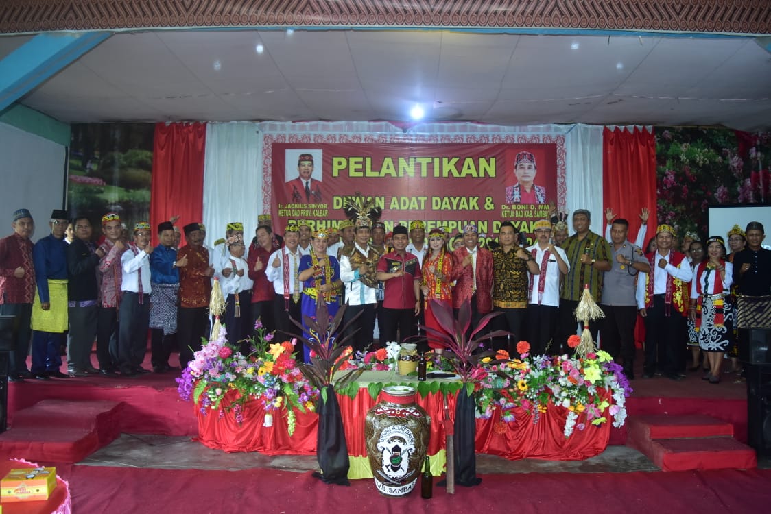 Hadiri Pelantikan Pengurus DAD Sambas, Ini Harapan Bupati Atbah