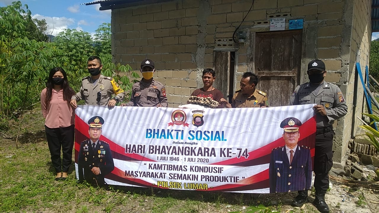 Sambut Hari Bhayangkara Ke-74, Polsek Lumar Bengkayang Laksanakan Bakti Sosial