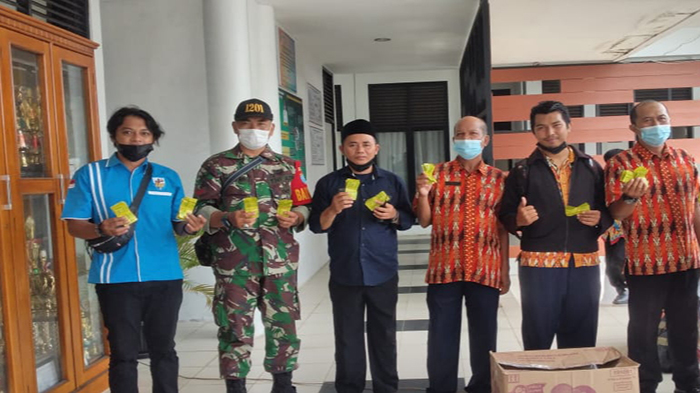 DPD KNPI Mempawah Bagikan Vitamin Pada Kecamatan yang Lakukan Vaksinasi