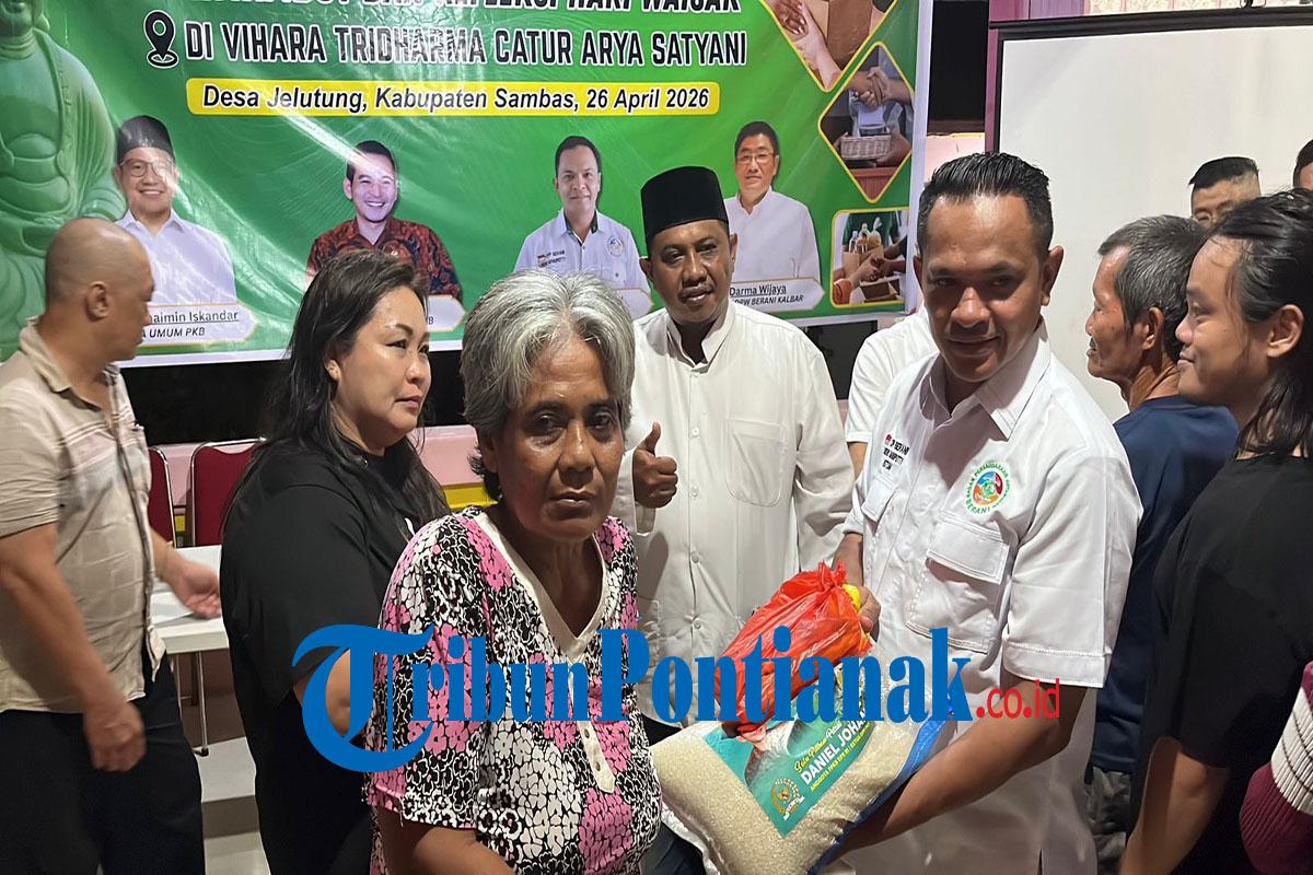 Vihara Tridharma Catur Arya Satyani Bagikan 1000 Sembako ke Warga Pemangkat