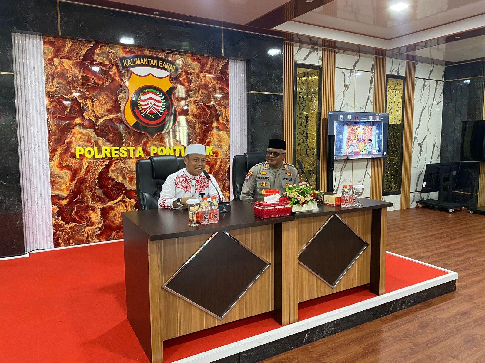 Ustaz Dr Das’ad Latif Berikan Training Publik Speaking Bhabinkamtibmas Polresta Pontianak