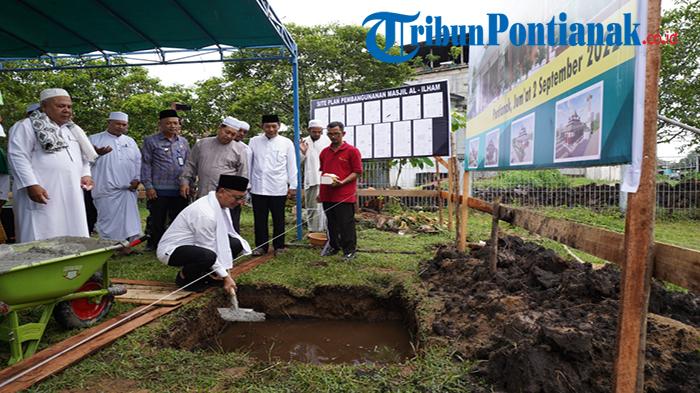 Walikota Edi Kamtono Resmikan Peletakan Batu Pertama Masjid Al-Ilham IKIP PGRI Pontianak