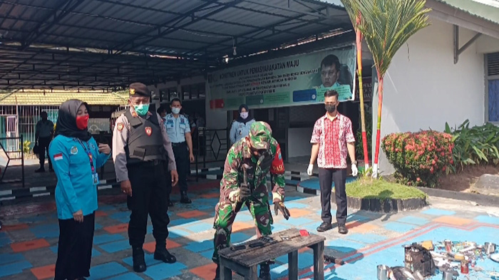 Kodim 1201/Mph Ikut Lakukan Razia Terhadap Warga Binaan di Rutan Mempawah
