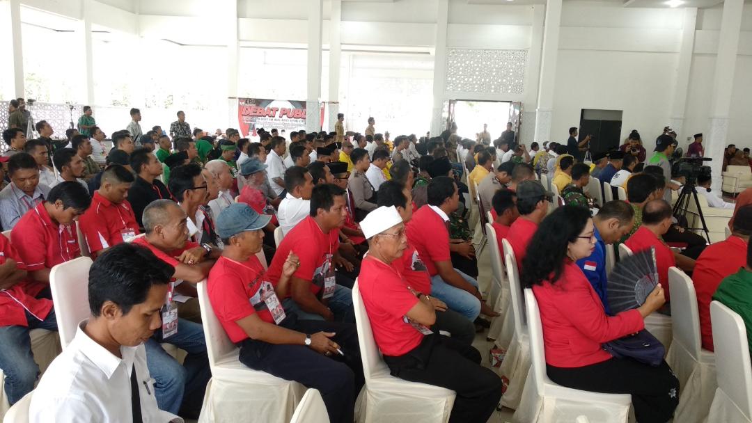 debat-publik-paslon-bupati-dan-wakil-bupati-kayong-utara_20180515_093746.jpg