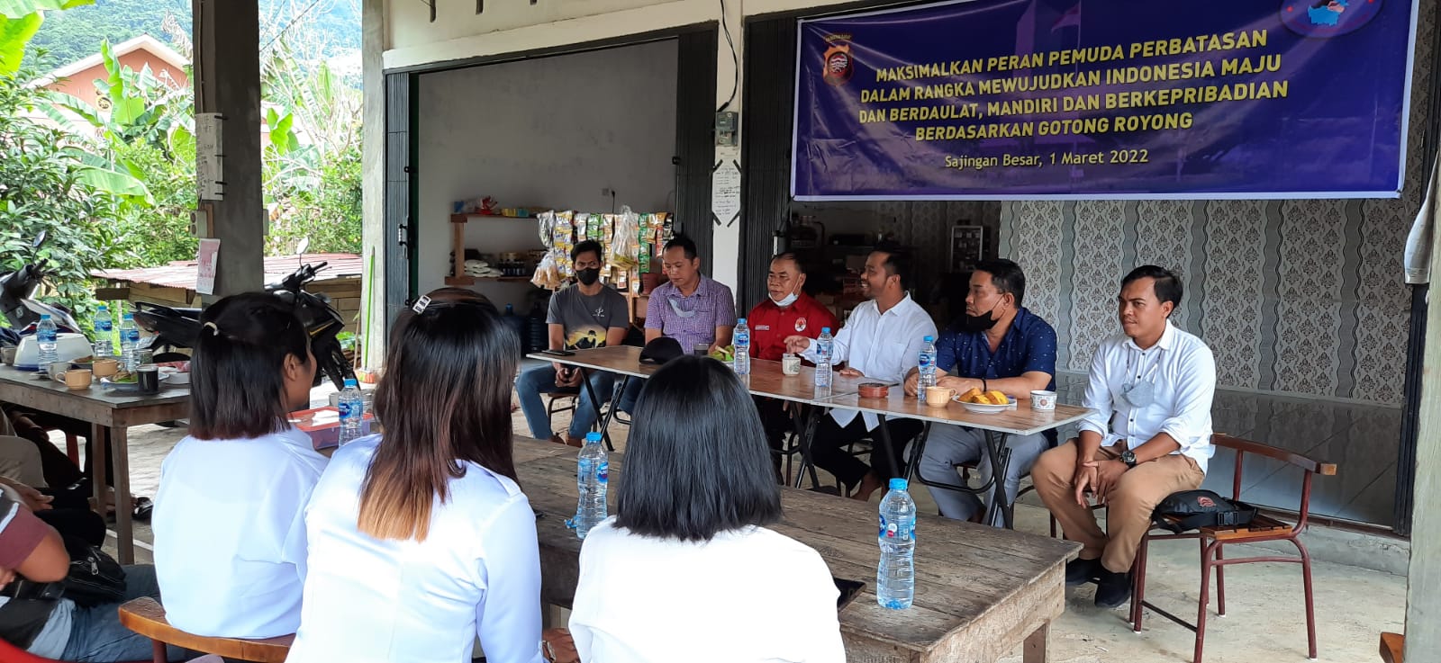 Personel Polres Sambas Dialog dengan Pemuda Perbatasan Kecamatan Sajingan Besar, Ini Pembahasannya