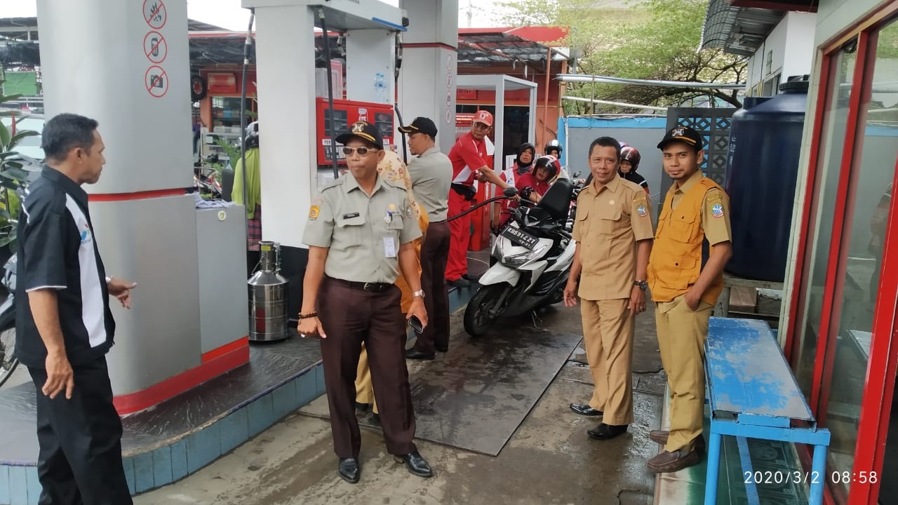 diskumdag-kota-pontianak-melakukan-sidak-di-spbu-kota-baru-sqs.jpg