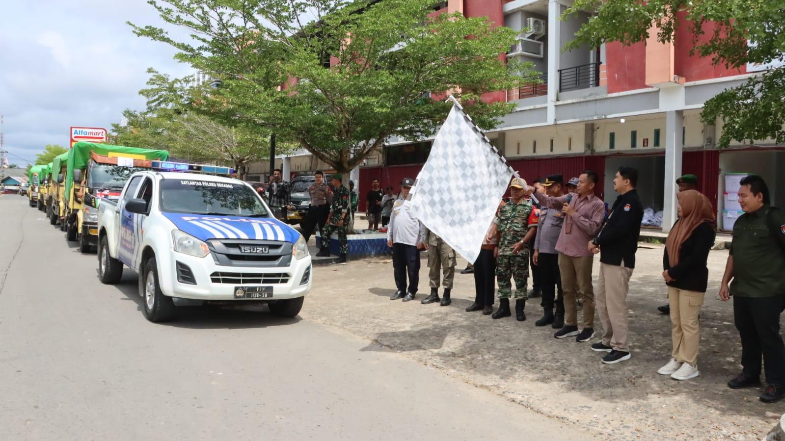 TNI-Polri di Sekadau Kawal Ketat Distribusi Logistik Pilkada 2024 Menuju PPK