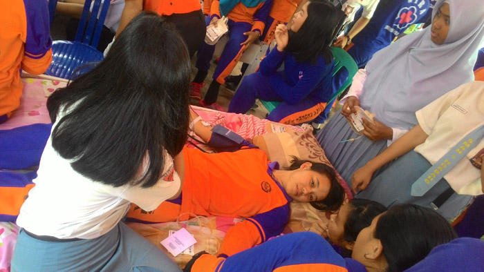 HUT ke 33 Tahun, SMAN 1 Ngabang Gelar Donor Darah