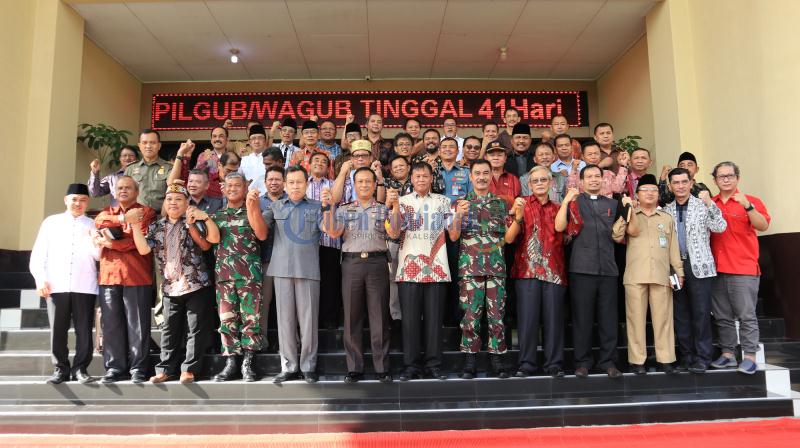 Jaga Stabilitas Kamtibmas, Forkopimda dan Sejumlah Toko Deklarasi Bersama - dreklarasi-bersama_20180515_190506.jpg