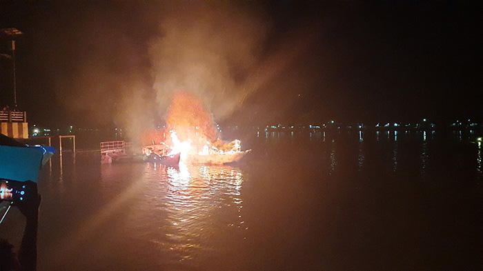 Selain Lanting, Kebakaran Juga Menghanguskan Motor Air dan Kios BBM