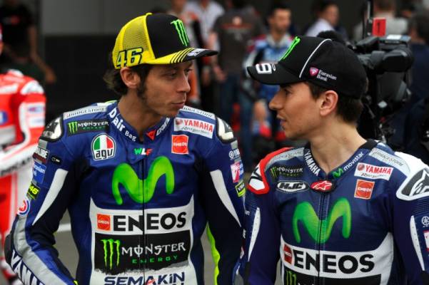 Tak Hanya di MotoGP, Perseteruan Rossi dan Lorenzo Bakal Berlanjut di Ajang Ini