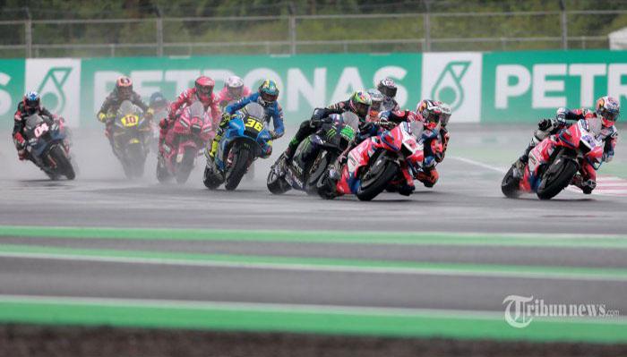 ejumlah-pembalap-memacu-kendaraannya-pada-seri-kedua-MotoGP11.jpg