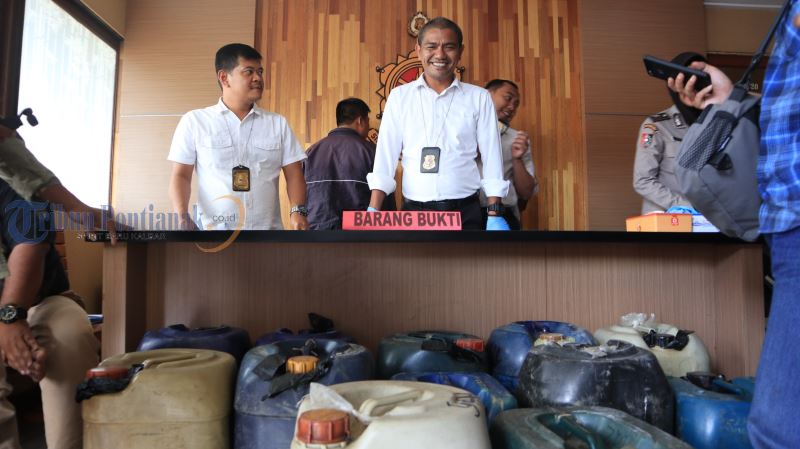 Ekspose Kasus Penyalahgunaan Niaga Bahan Bakar Minyak Tanpa Memiliki Izin Usaha - ekspose-kasus-penyalahgunaan-niaga-bahan-bakar-minyak-2.jpg