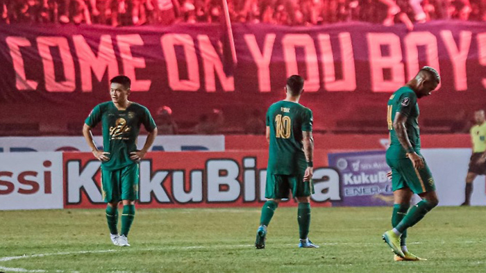 ekspresi-pemain-persebaya-usai-takluk-dari-persib-bandung.jpg
