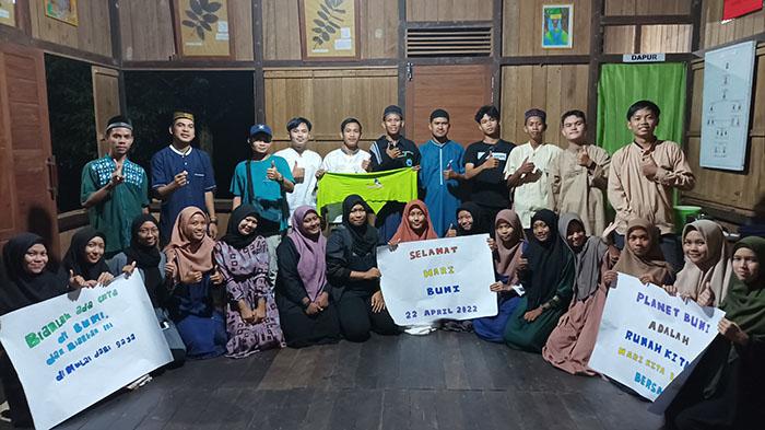 Yayasan Palung dan Relawan Sebarkan Pesan Menjaga dan Peduli Bumi