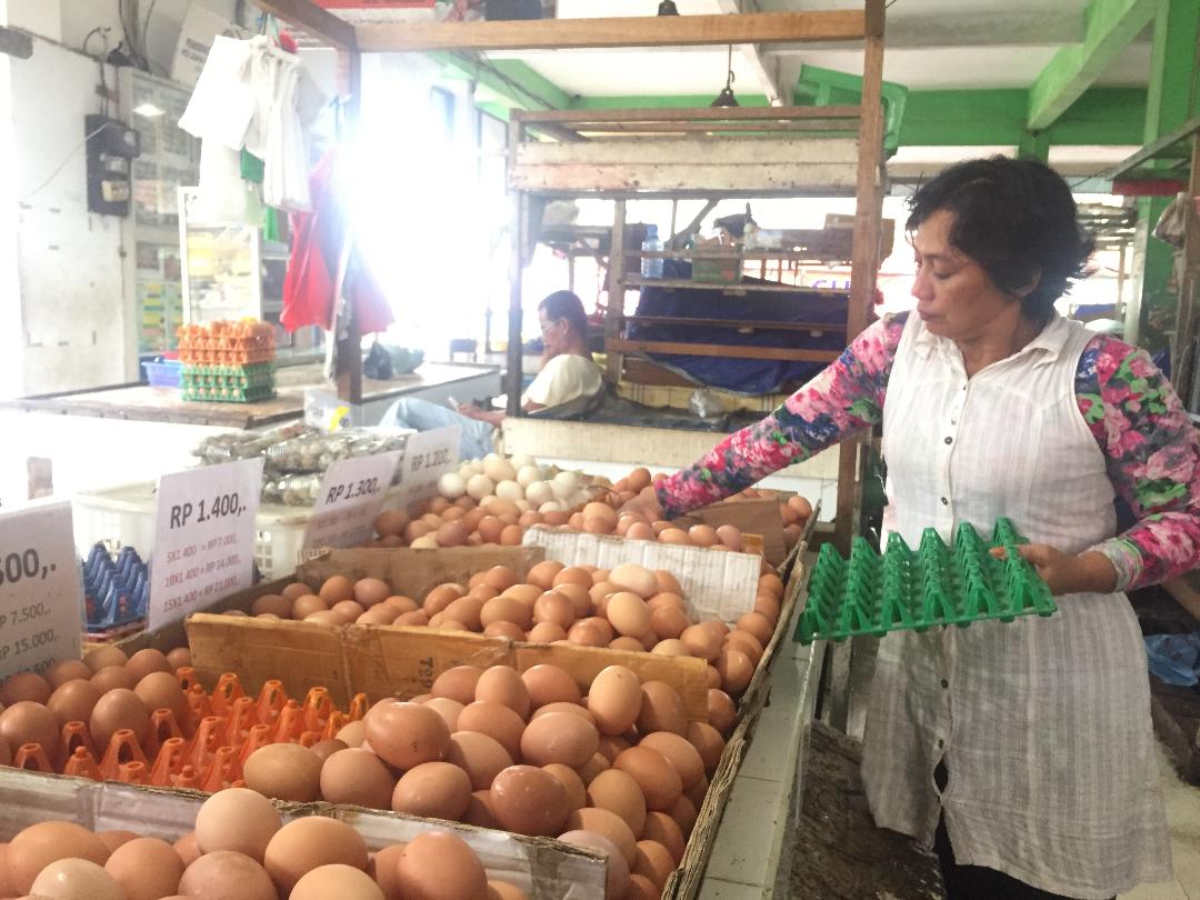 Jelang Ramadhan, Harga Telur di Pasar Kemuning Pontianak Justru Turun, Telur Asin Sebaliknya