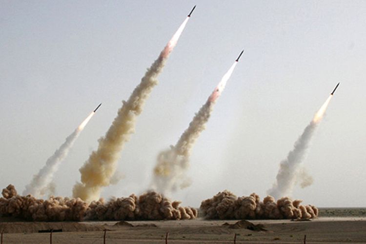 Puluhan Rudal Garda Revolusi Iran Serang Markas Pasukan AS di Irak