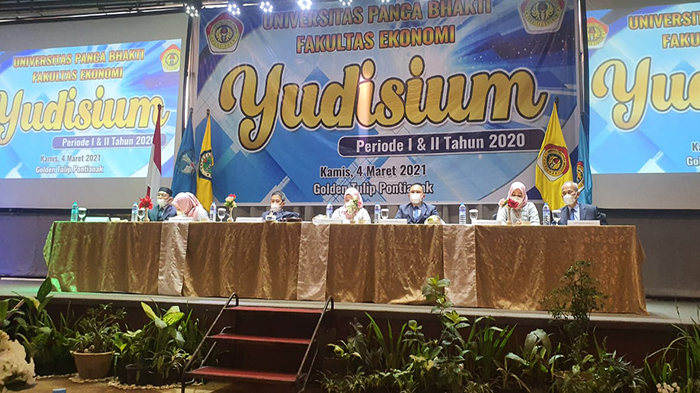 fakultas-ekonomi-universitas-panca-bhakti-menggelar-yudisium-336.jpg