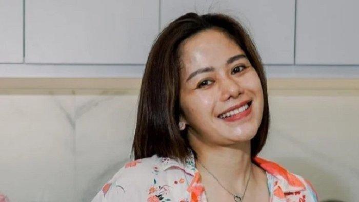 farida-nurhan-dikenal-sebagaiyoutuberyang-membuat-konten-berisi-review-makanan.jpg
