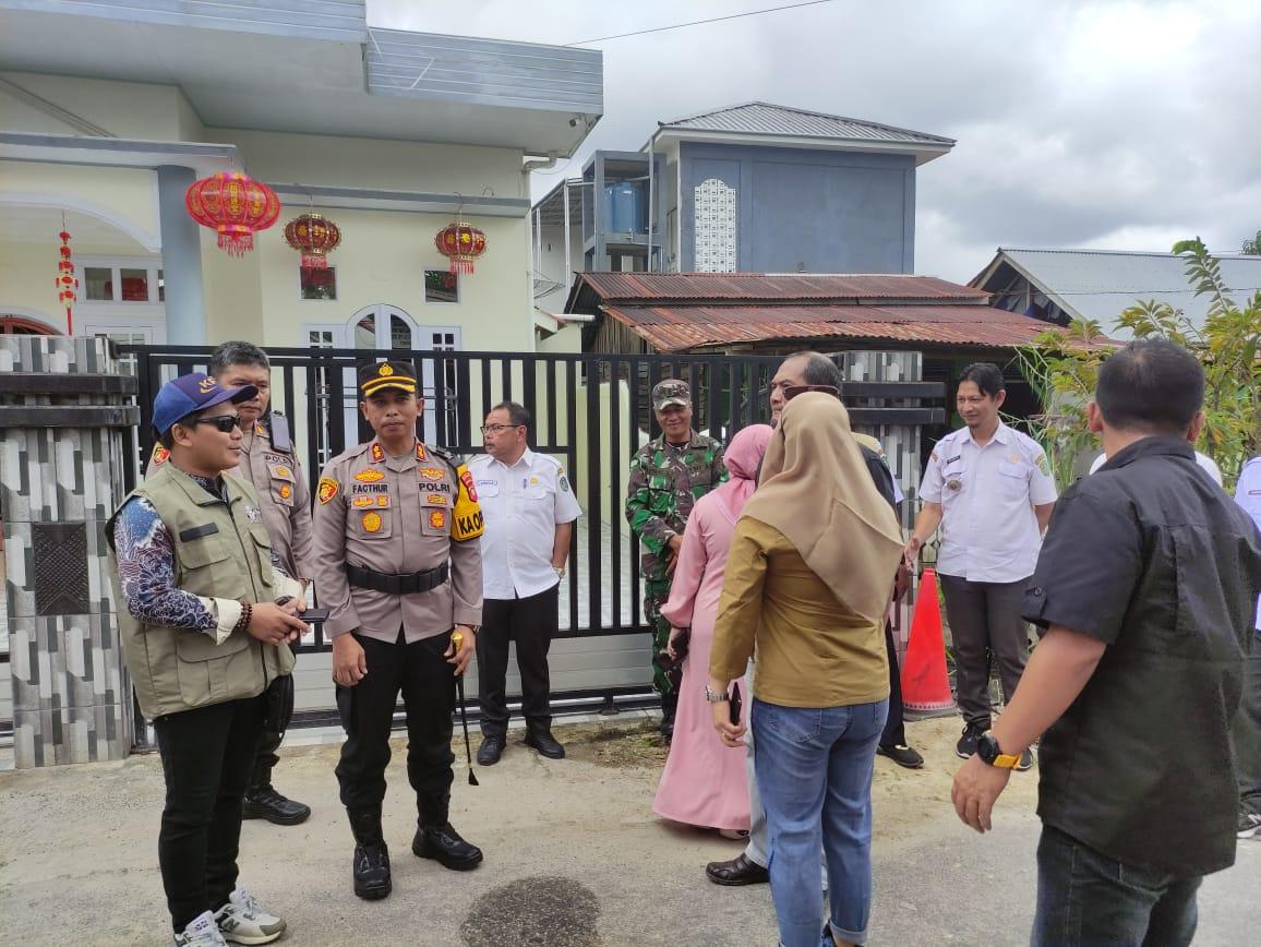 Kapolres Singkawang Kunjungi TPS di Kuala Singkawang, Pastikan Pemungutan Suara Ulang Berjalan Aman