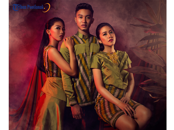 Tampil Glamour nan Kece Dengan Motif Daerah
