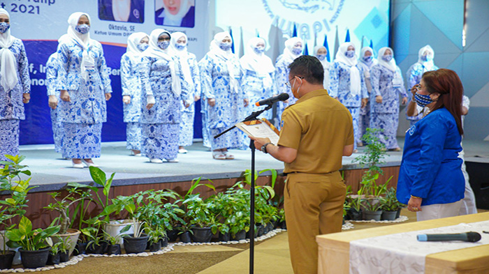 Kukuhkan DPC IWAPI Pontianak, Edi Kamtono Harap Berkontribusi dalam Pemulihan Ekonomi