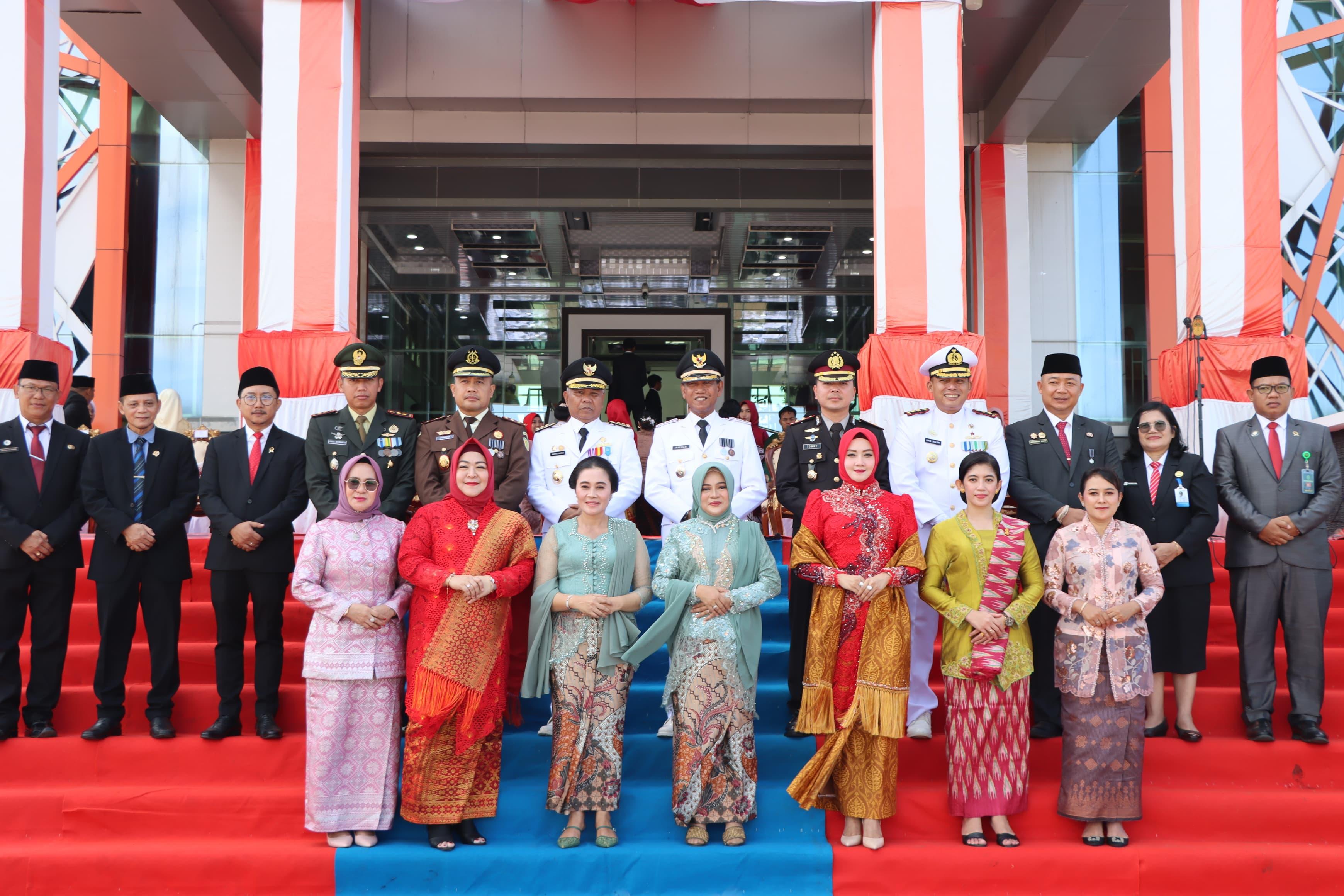 Kapolres Ketapang Hadiri Detik-Detik Proklamasi di Halaman Kantor Bupati Ketapang