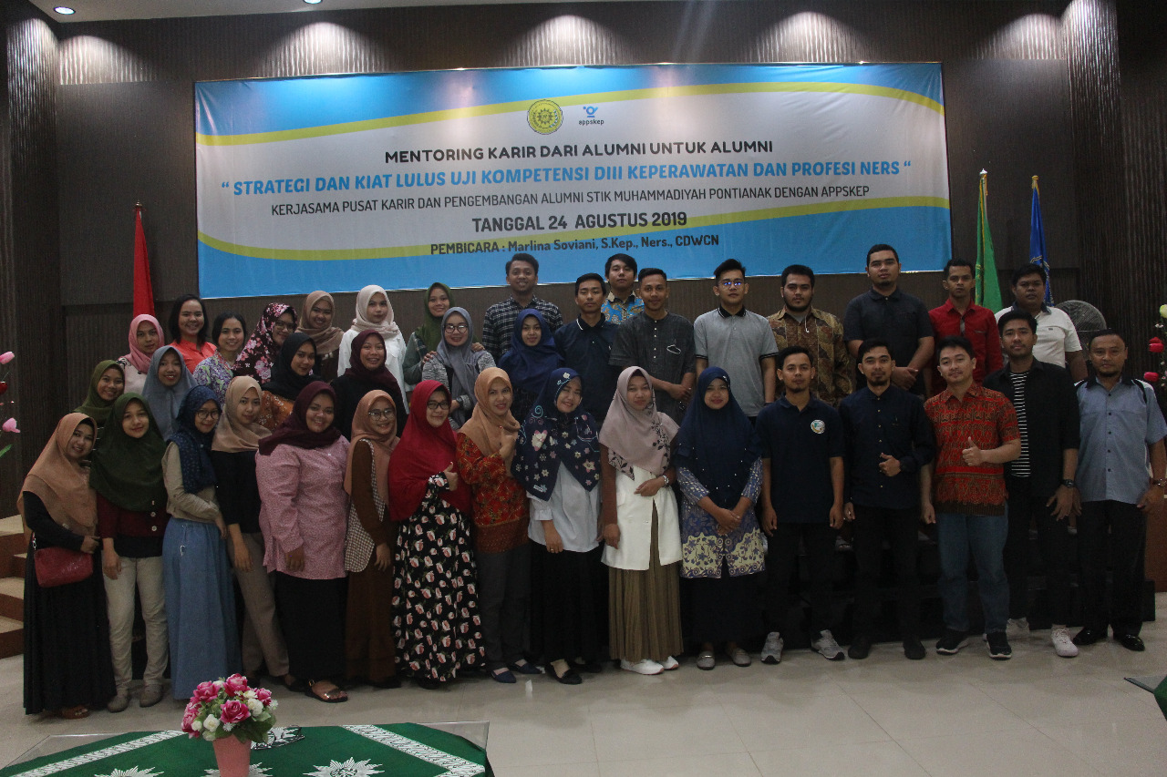 foto-bersama-perseta-mentoring-karir-mahasiswa-stik-muhamadiyah-pontianak.jpg