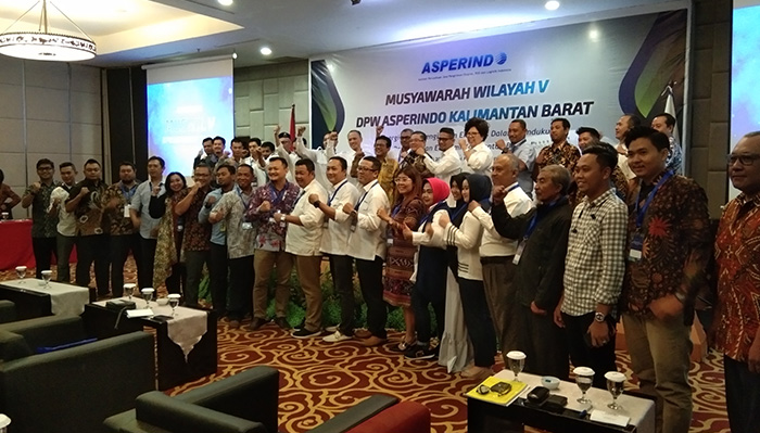 foto-bersama-peserta-muswil-dpw-asperindo-kalbar-di-hotel-mercure-rvrtbyh.jpg