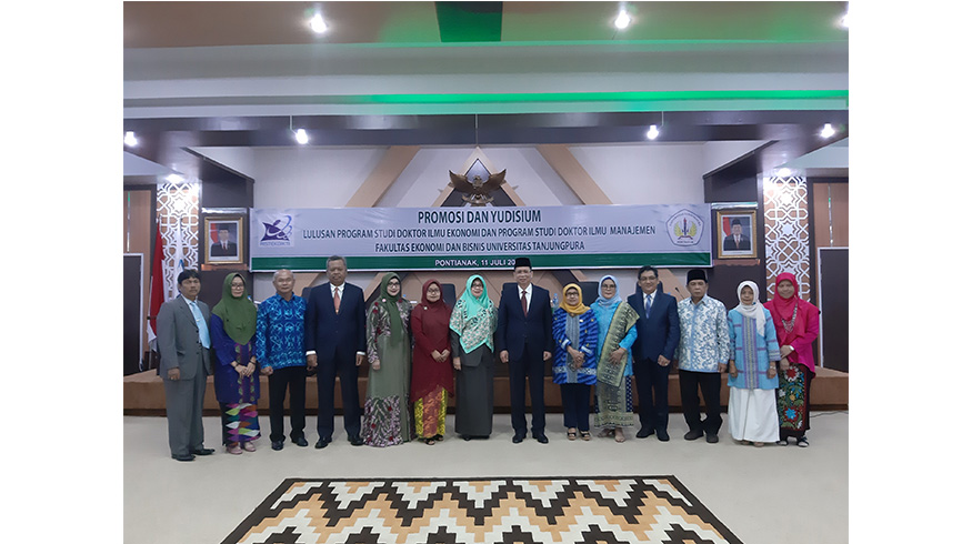 Pasca Sarjana, FEB UNTAN Meluluskan Lima Doktor Baru