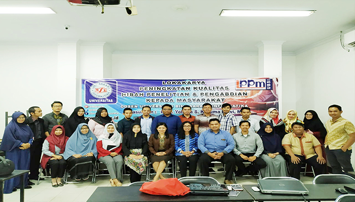 foto-bersama-reviewer-nasional-dari-kampus-untan-dr-yohana.jpg