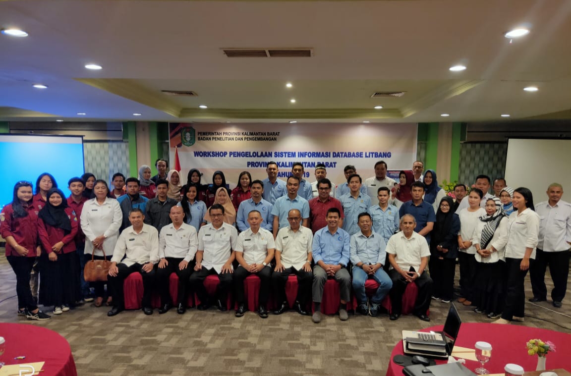 foto-bersama-usai-membuka-workshop.jpg