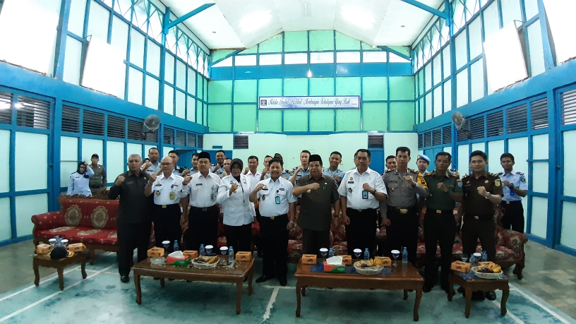 foto-bersama-usai-pelaksanaan-pembangunan-karakter-bagi-petugas.jpg