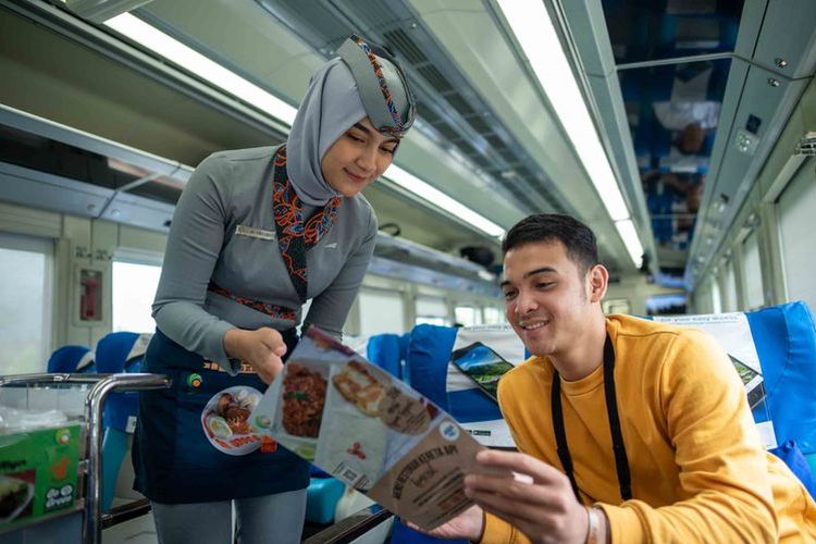 gaji-pramugari-kereta-api-indonesia-tahun-2022-bandingkan-dengan-penghasilan-pramugari-pesawat.jpg