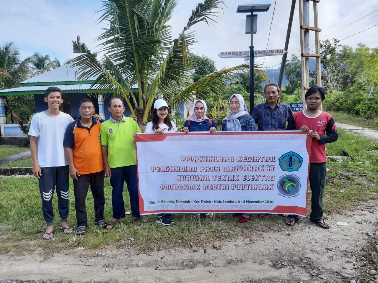 Prodi Teknik Listrik Politeknik Negeri Pontianak Gelar Pengabdian Pada Masyarakat di Desa Temajuk