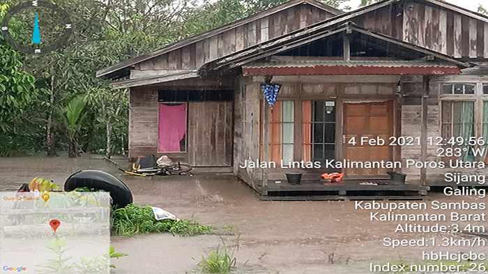 genangan-air-banjir-di-halaman-rumah-warga-di-desa-sijang12.jpg