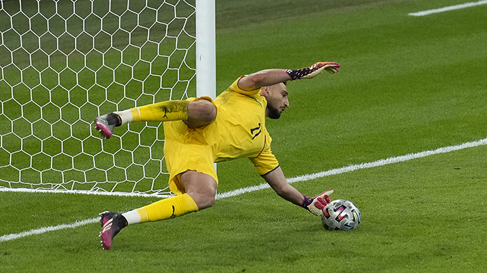 gianluigi-donnarumma-di-euro-2020-italia-lolos-final.jpg