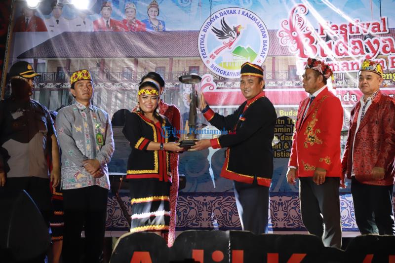 Suryadman Gidot Tutup Festival Budaya Dayak 1 Kalbar