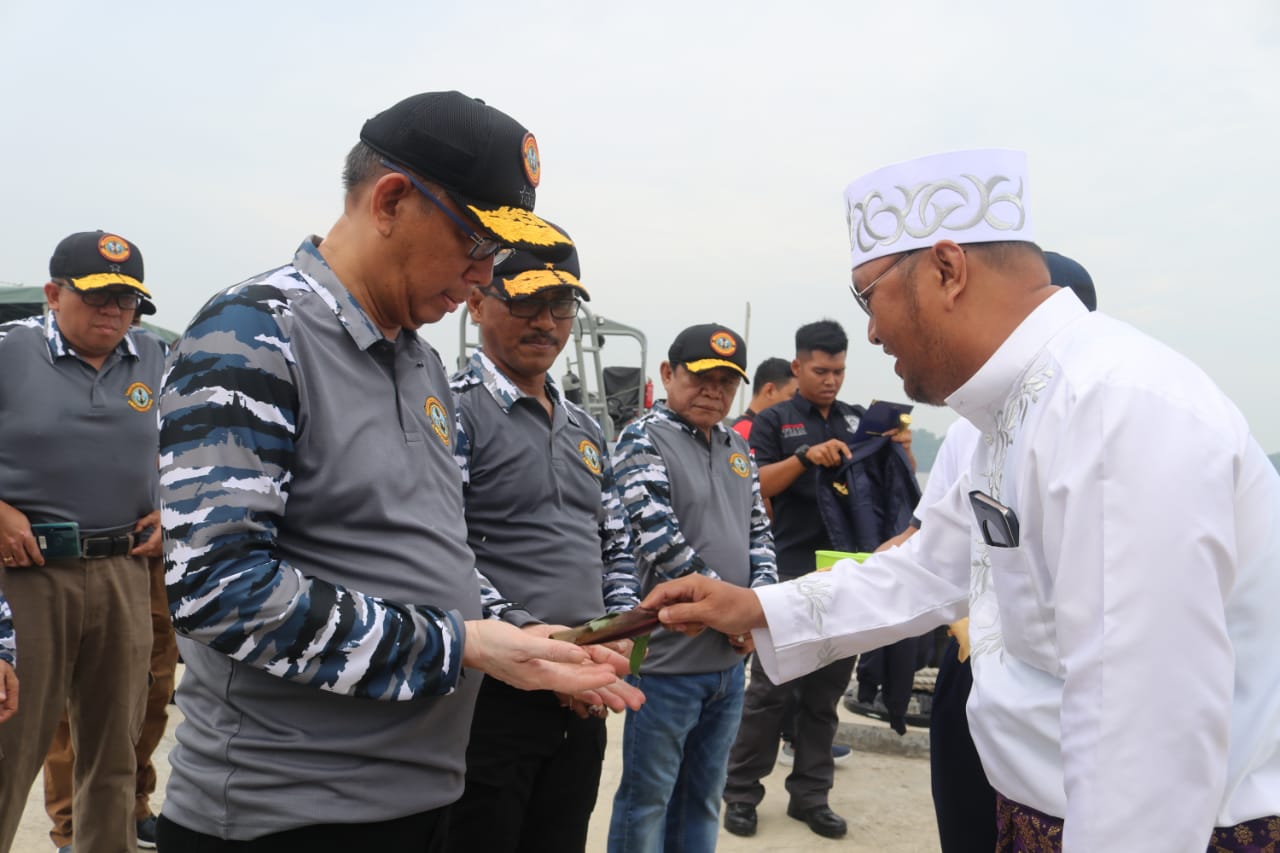 Gubernur Kalbar Sutarmidji Terima Brevet Kehormatan dari Lantamal XII Pontianak