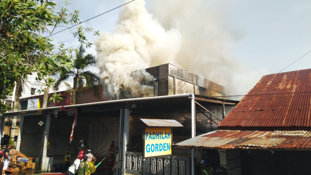 gudang-snack-di-jalan-danau-sentarum-kebakaran-karyawan-teriak-histeris.jpg