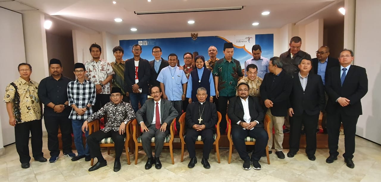 Gus Yahya Staquf Didampingi Uskup Agus Beserta Dubes RI ke Vatikan Bertemu Pengurus IRRIKA di Roma