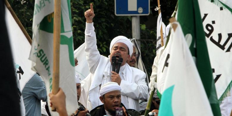 habib-rizieq-shihab-tengah_20151125_221151.jpg